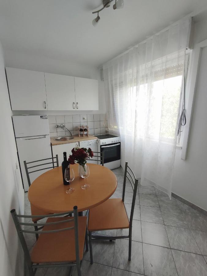 Lenka -split ,great Location Apartment *
